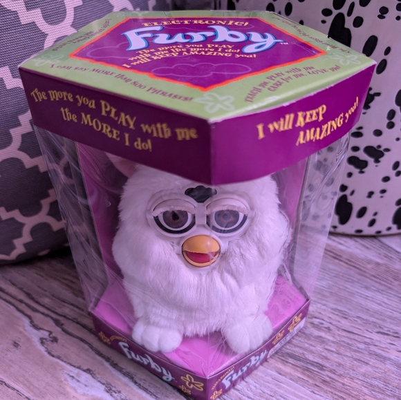 Furby-White UNOPENED 1998 Tiger Electronics, LTD. - Picture 4 of 6